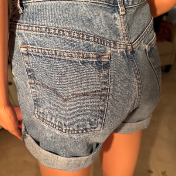 GUESS Jean Shorts – Style 10942, Cut MJ835, Medium Wash, Size 27 - Picture 3 of 6